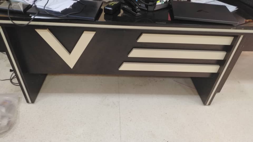 مكتب 140 * 70 11