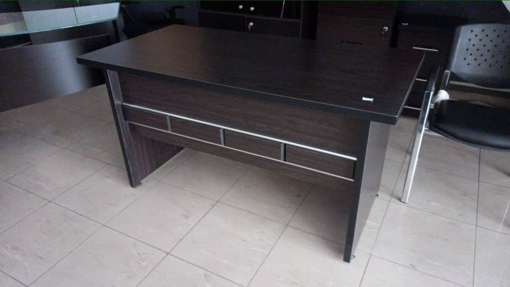 مكتب 140 * 70 5